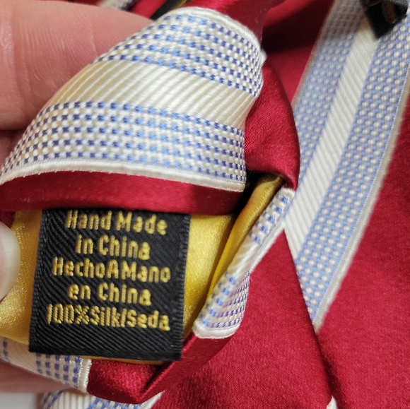 Lot 2 Donald Trump 100% Silk Neckties Red White+Cream Signature Collection Read - Picture 8 of 15